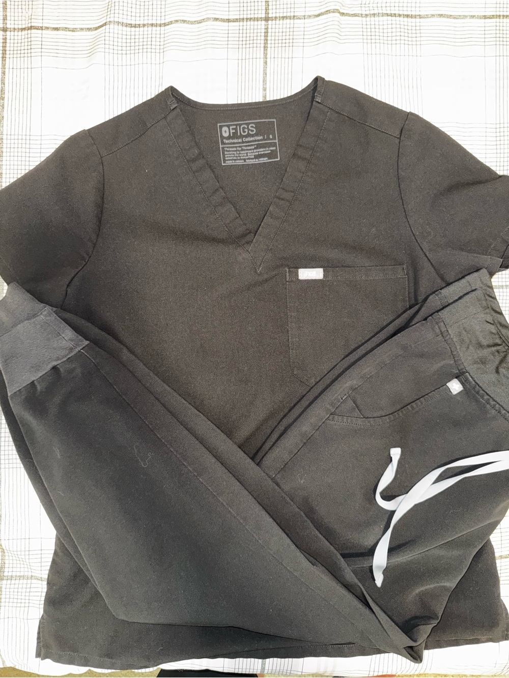 Figs women Black V-Neck Scrub Top and Pants Set